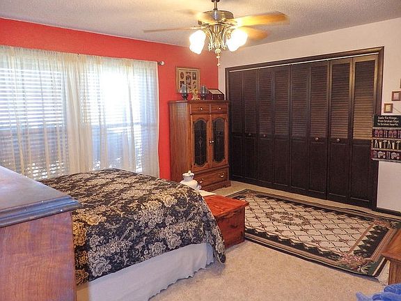 Master bedroom 15'6"x13'2"