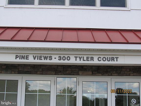 2nd image of 300 Tyler Ct Unit 424