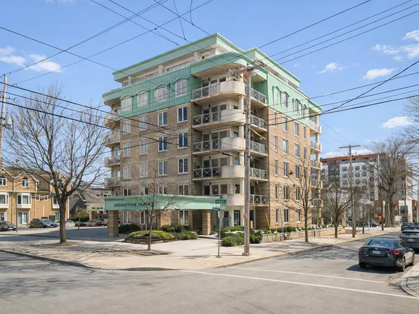 3051 Isleville St #303, Halifax, NS B3K 0C1