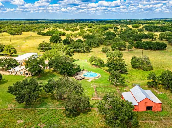 1376 Legacy Oaks Dr, Harper, TX 78631