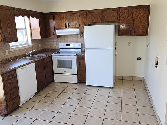 3rd image of 118 S Highway 22 A APT 4