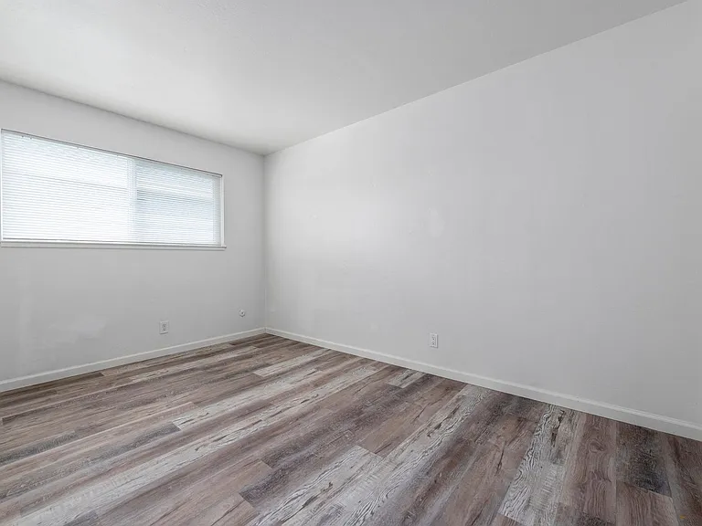 S. 9TH 67 — Photo 9