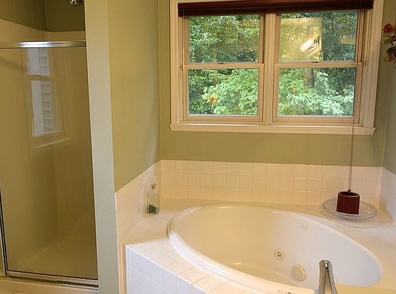 5th image of 40 Jamison Dr