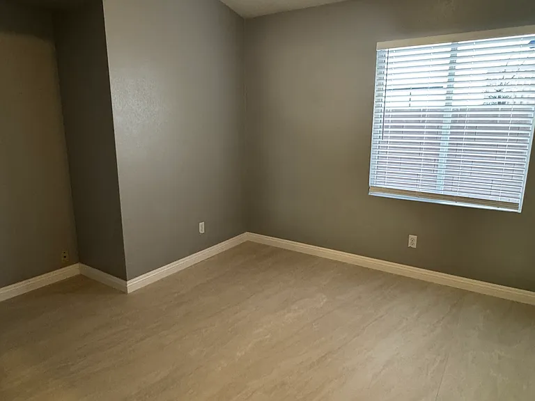 10026 Yellow Canary Ave — Photo 11