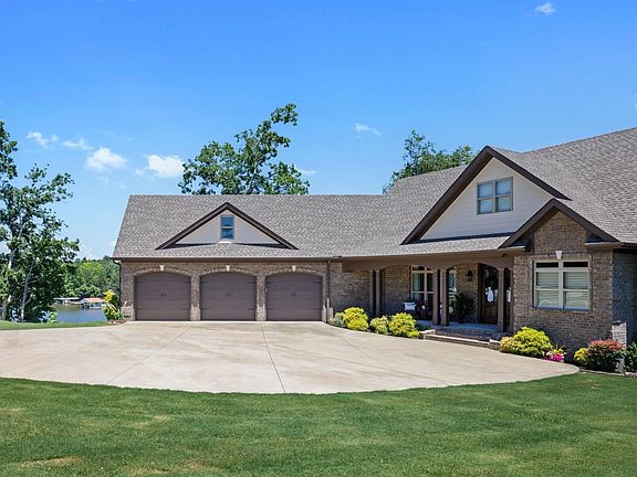 3rd image of 288 Freeman Dr