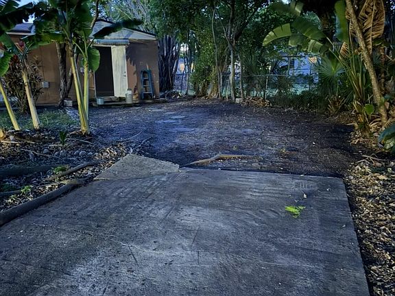 4th image of 2025 Delphia St