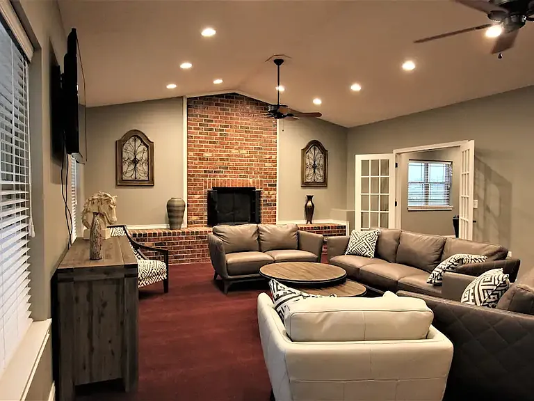 Shelby Oaks Apartments — Photo 37
