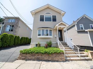 273 Castle Ter, Lyndhurst, NJ 07071