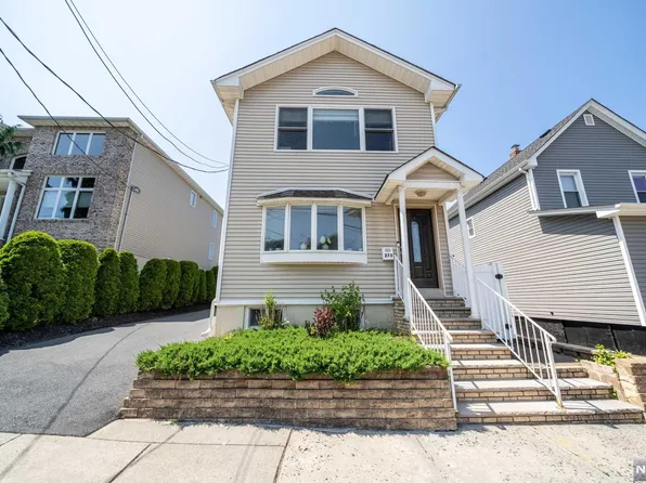 273 Castle Ter, Lyndhurst, NJ 07071