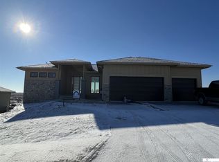 18453 Birch Ave, Omaha, NE 68136