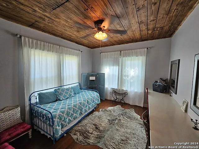 106 W Specht Rd — Photo 11