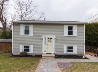 32 Saybrook Ave, Narragansett, RI 02882