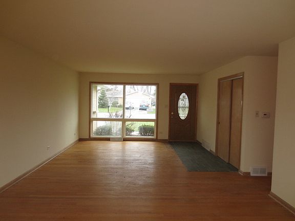 4th image of 9253 Clancy Dr