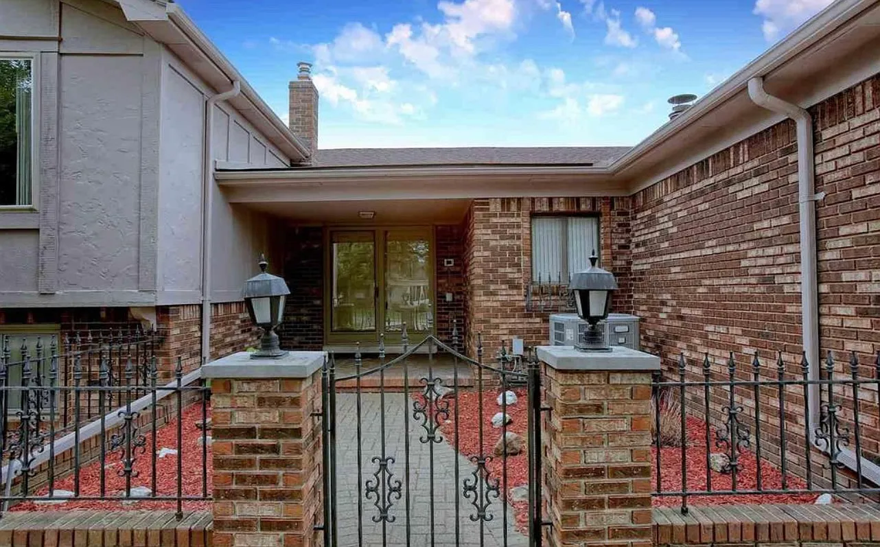 4 bed, 2519 sqft, $3,200 — Photo 3