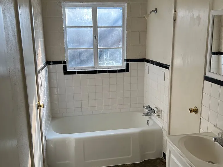 2300 W Hickory St — Photo 25