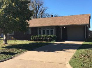 906 Wildoak Dr, Enid, OK 73701