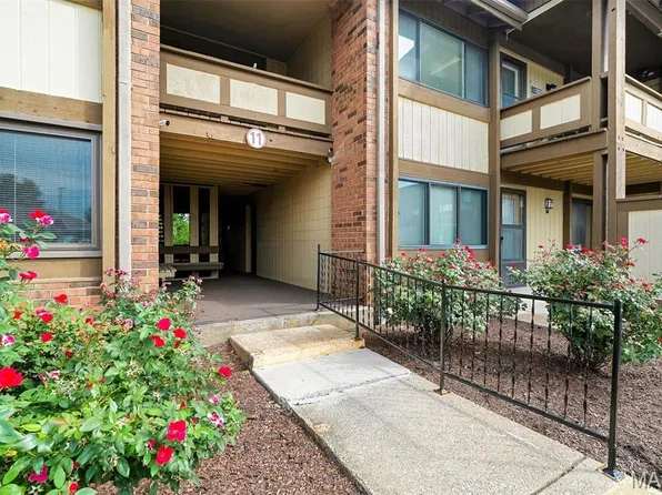 11 Fairways Cir APT B, Saint Charles, MO 63303