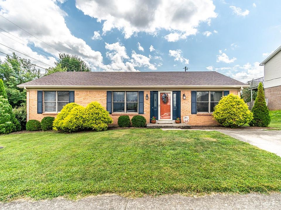 1st image of 212 Tulip Dr