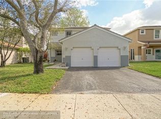 215 NW 207th Ter, Pembroke Pines, FL 33029