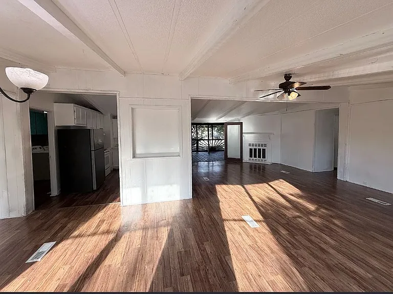 111 King Rd — Photo 18