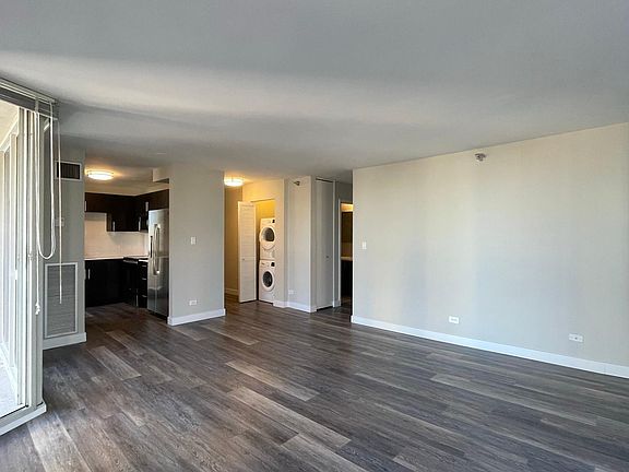 3rd image of 57 E Delaware Pl #26B