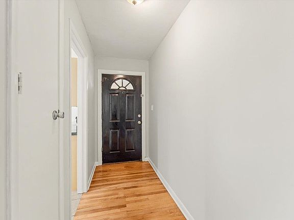 5th image of 1903 Sherwood Dr