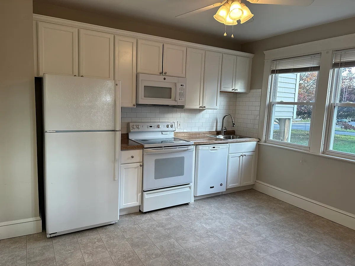 Kitchen - 103 Birdsey Ave #1