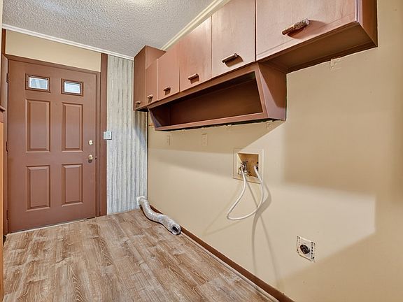 47th image of 111 Candlewood Ln