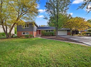 105 E Elaine Cir, Prospect Heights, IL 60070