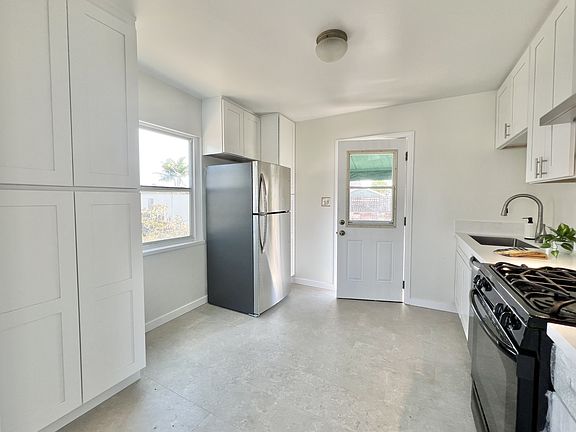 5th image of 4626 50th St