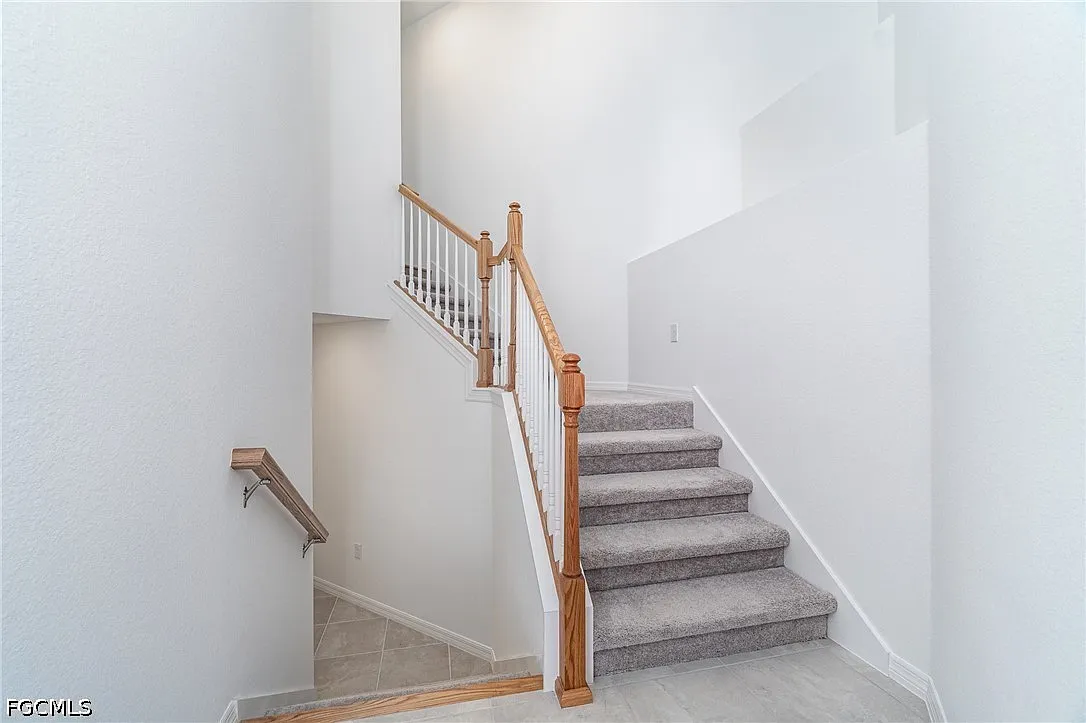 3 bed, 2.0 bath, 2110 sqft, $3,200 — Photo 3