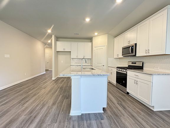 3rd image of 3720 Canyon Dr