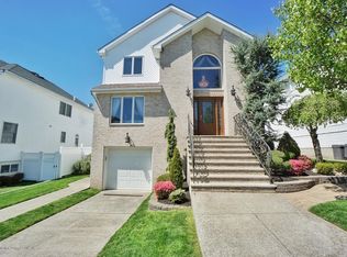 26 Delia Ct, Staten Island, NY