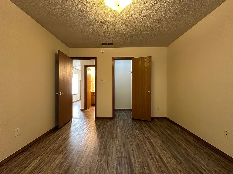 1060B Farley Cir — Photo 5