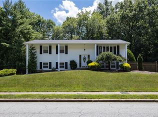 4 Derby Ln, New City, NY 10956