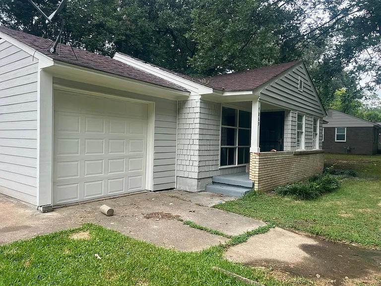 4869 Fairfield Rd — Photo 2