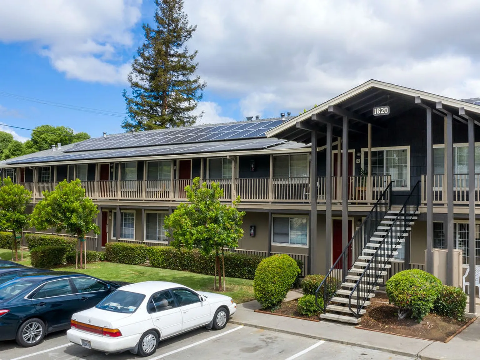 Sunset Village Apartments — Photo 3