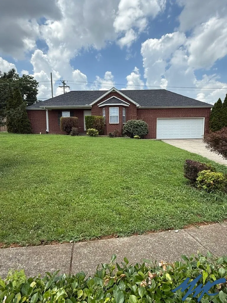 3 bed, 2.0 bath, 1032 sqft, $1,895 — Photo 2