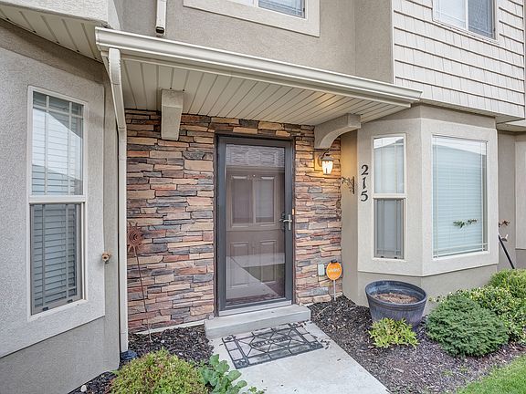 2nd image of 215 S Tamarak Cir