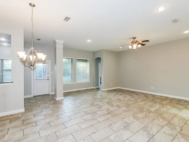 415 Rocky Briar Ct — Photo 4