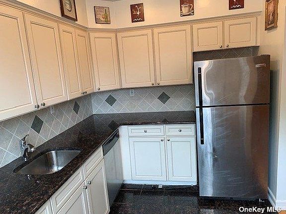 4th image of 11940 Metropolitan Ave APT A2