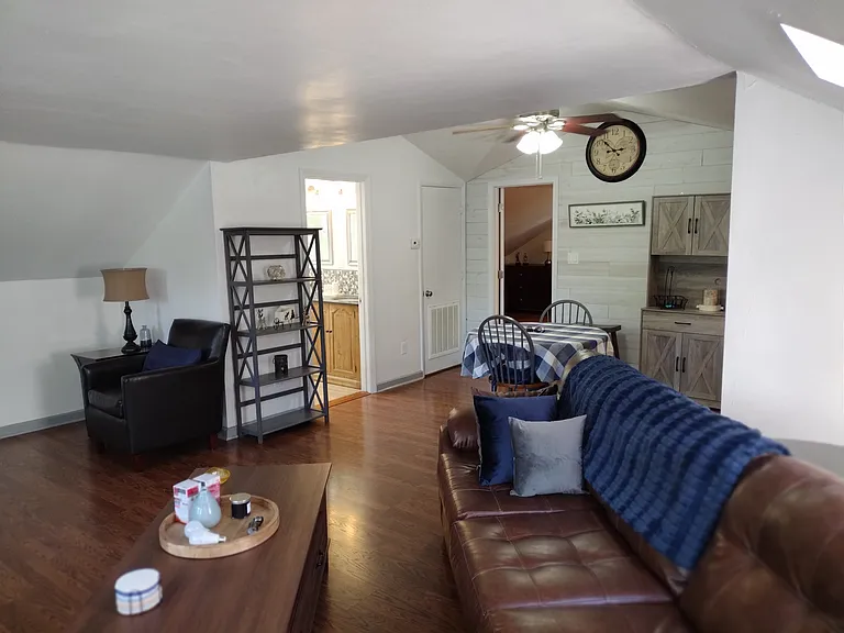 2328 Cedar Ln #B — Photo 6