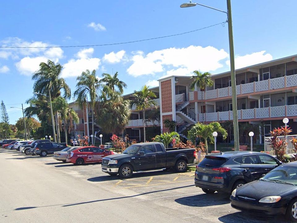 1st image of 1430 NE 170th St APT 125