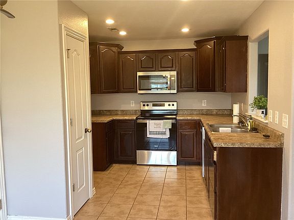 5th image of 2804 SW Wentworth Ave