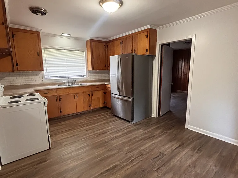 210 N Edgewood Dr — Photo 5