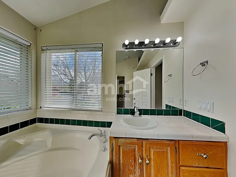 1484 N 400 W — Photo 12