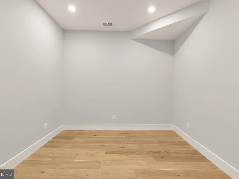 3215 Mount Pleasant St NW #202 — Photo 15