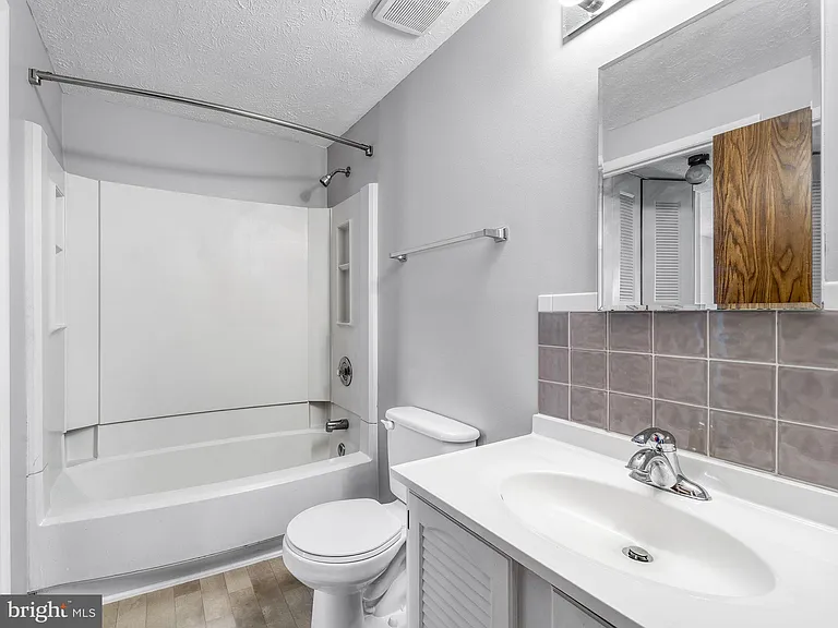 19130 Partridge Wood Dr — Photo 22