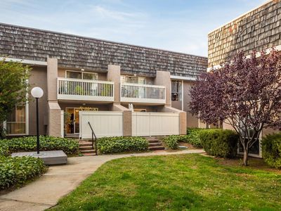 675 Sharon Park Dr APT 141, Menlo Park, CA, 94025