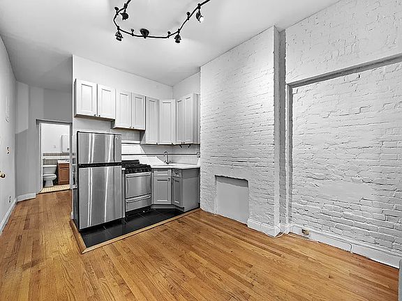 2nd image of 99 Perry St APT 1C